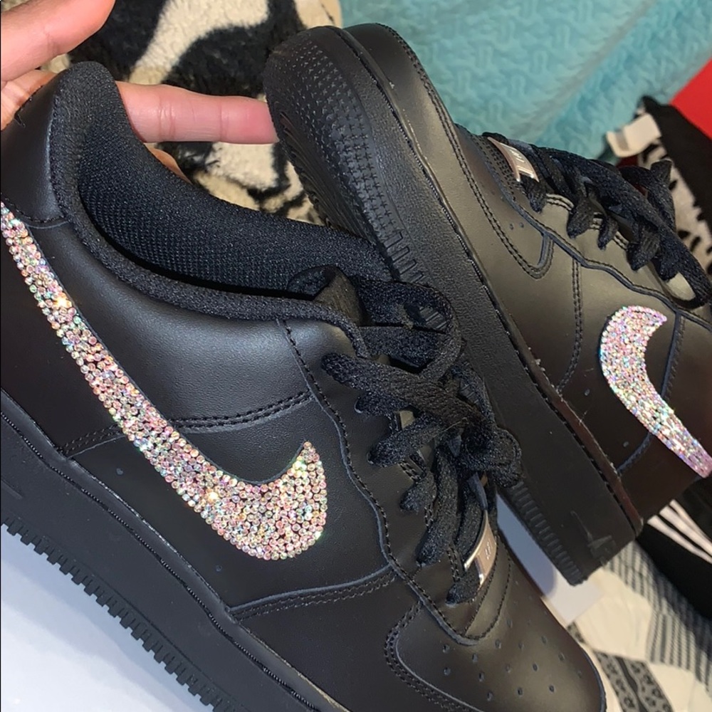 BRAND NEW BLACK AIR FORCE 1 +bling custo.